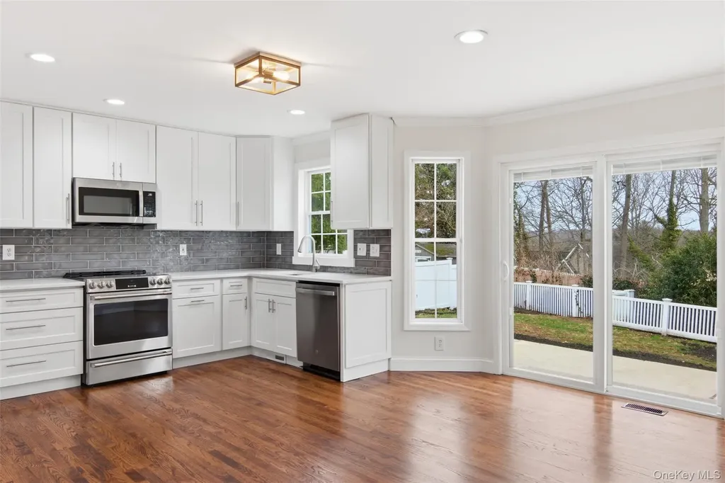 24 North Drive Centerport NY 11721