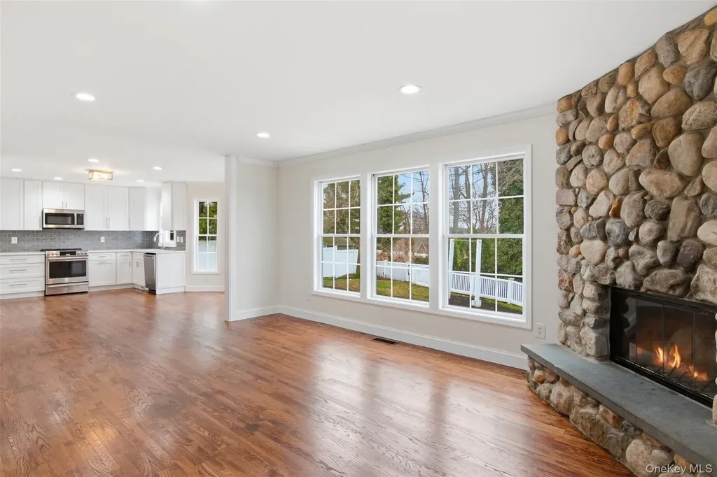24 North Drive Centerport NY 11721