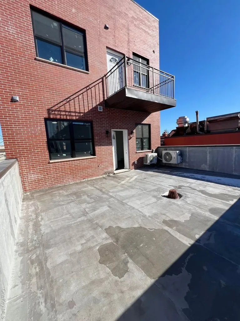 4512 104th Corona NY 11368