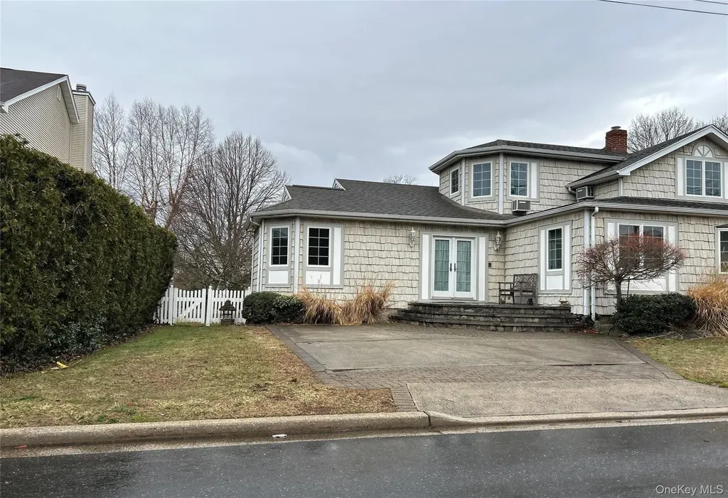 45 Richard Avenue North Merrick NY 11566