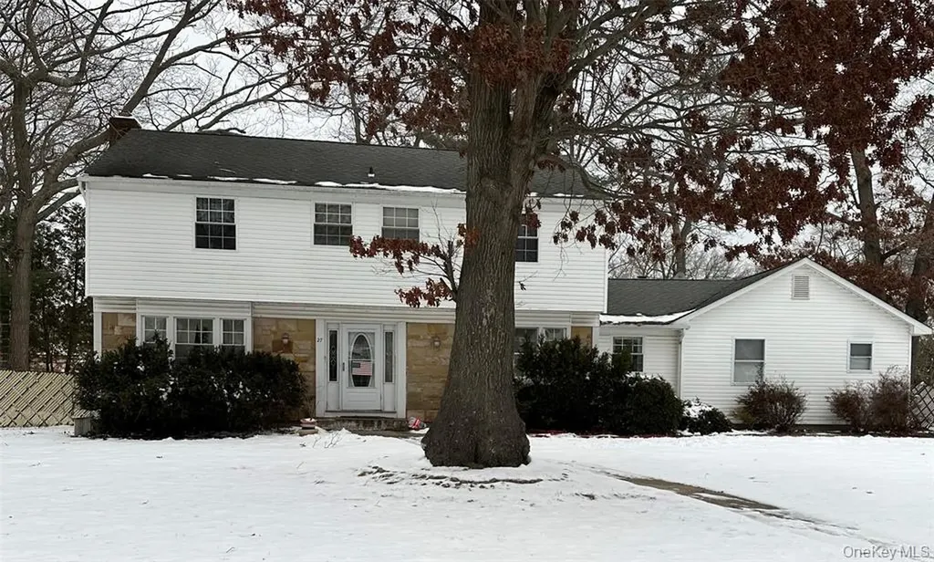 27 Whitmore Lane Coram NY 11727
