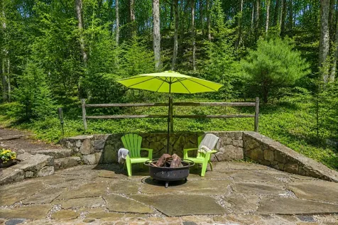 580 Oscawana Lake Road Putnam Valley NY 10579