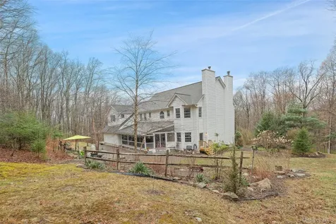 580 Oscawana Lake Road Putnam Valley NY 10579