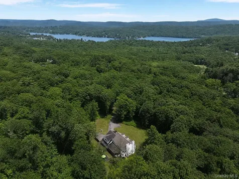580 Oscawana Lake Road Putnam Valley NY 10579