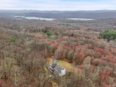 580 Oscawana Lake Road Putnam Valley NY 10579