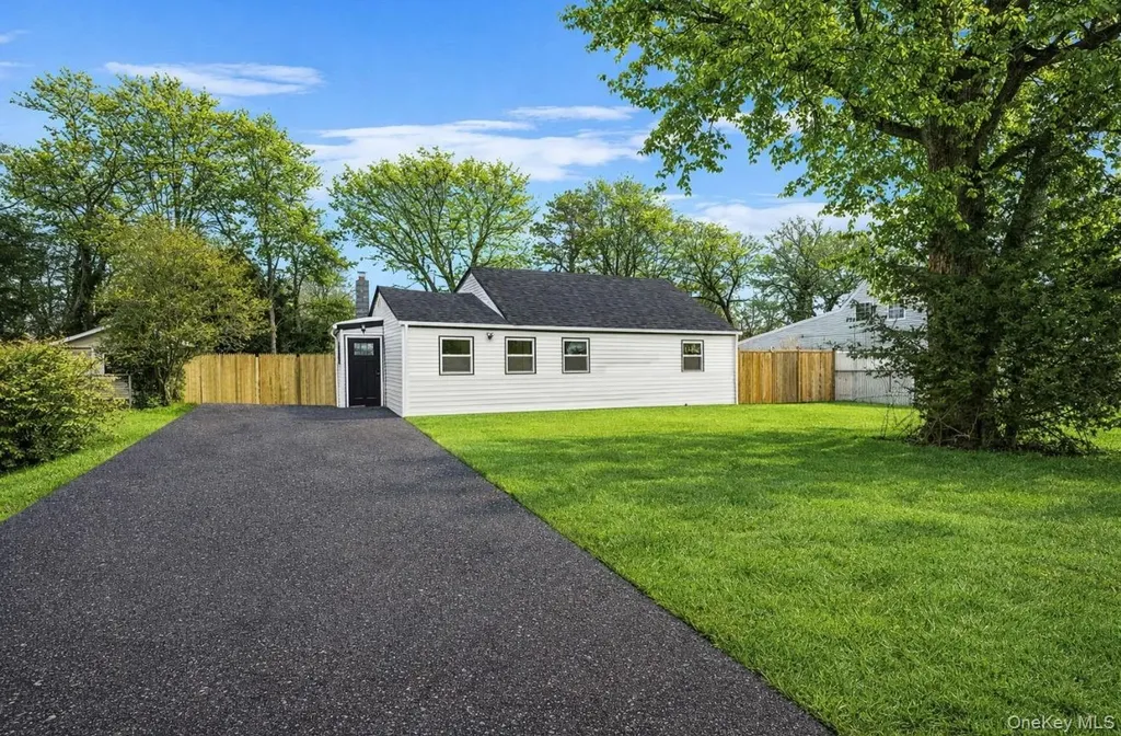10 Linda Lane Central Islip NY 11722