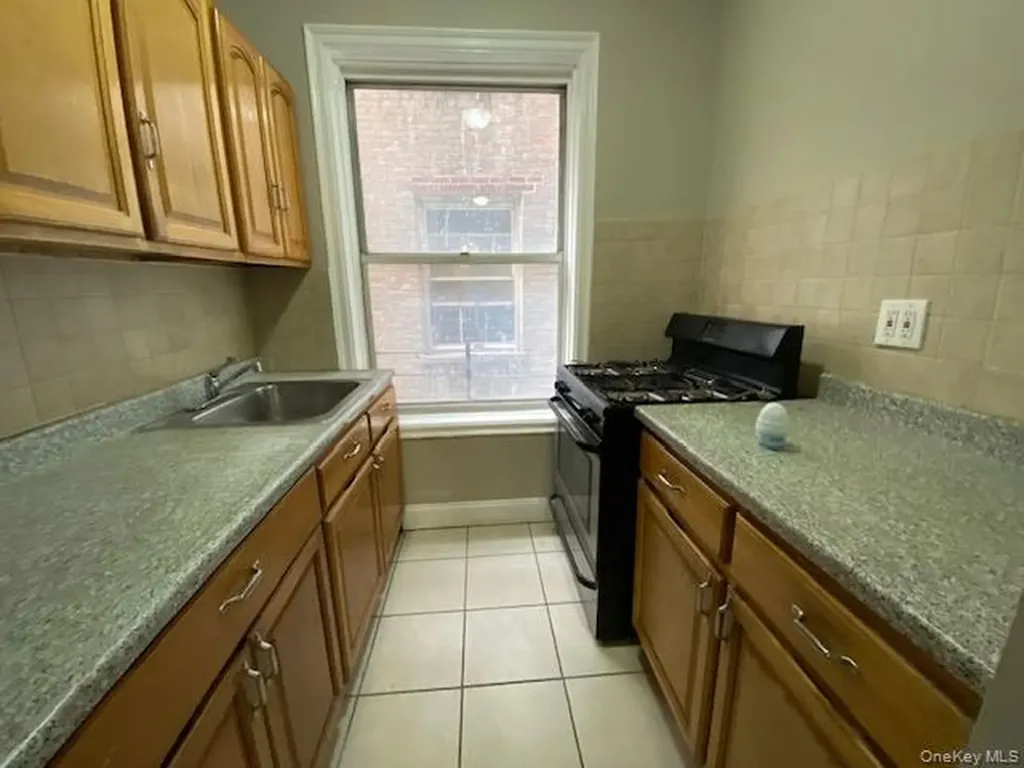 1075 Grand Concourse Bronx NY 10452