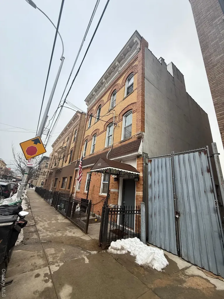 686 Fairview Avenue Ridgewood NY 11385