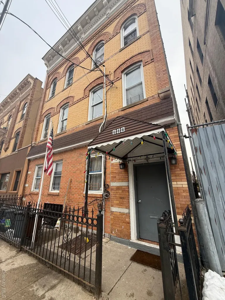 686 Fairview Avenue Ridgewood NY 11385