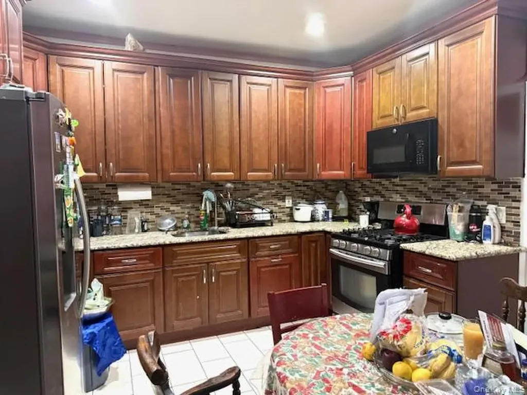 686 Fairview Avenue Ridgewood NY 11385