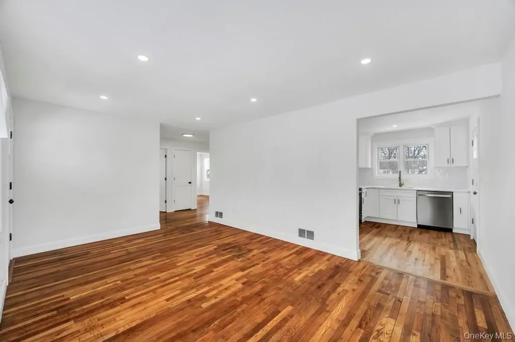 33 Silverpine Drive Amityville NY 11701
