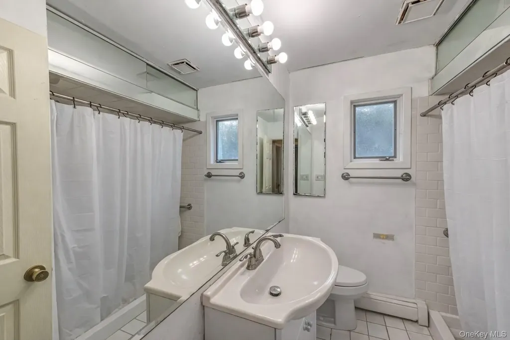 14 Willoughby Place West Islip NY 11795