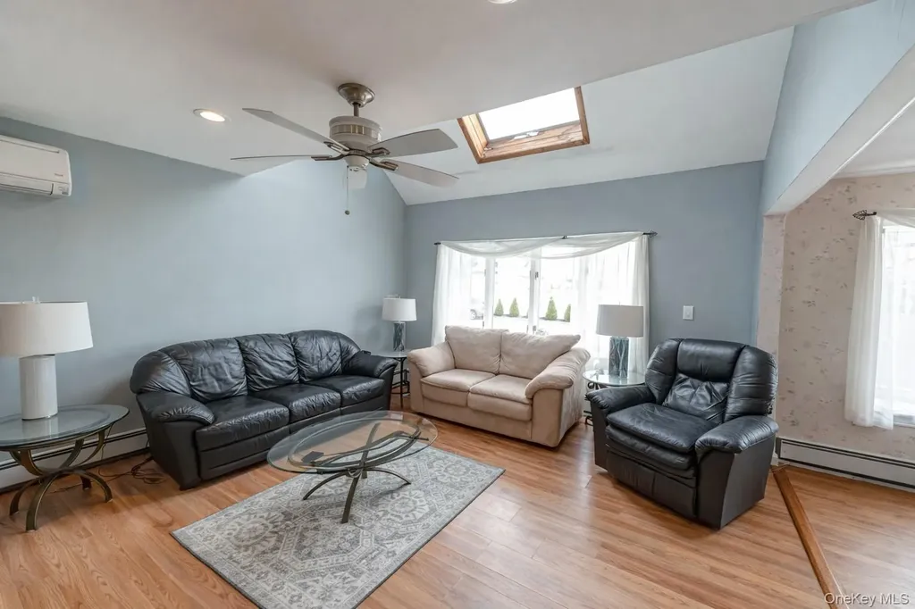 14 Willoughby Place West Islip NY 11795