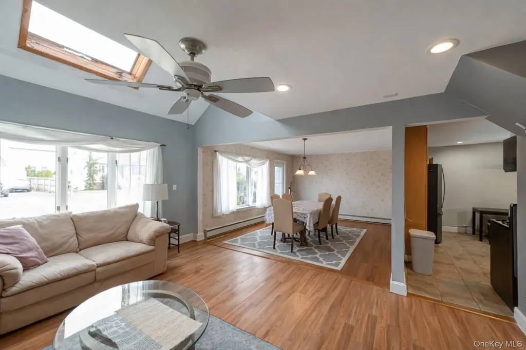14 Willoughby Place West Islip NY 11795