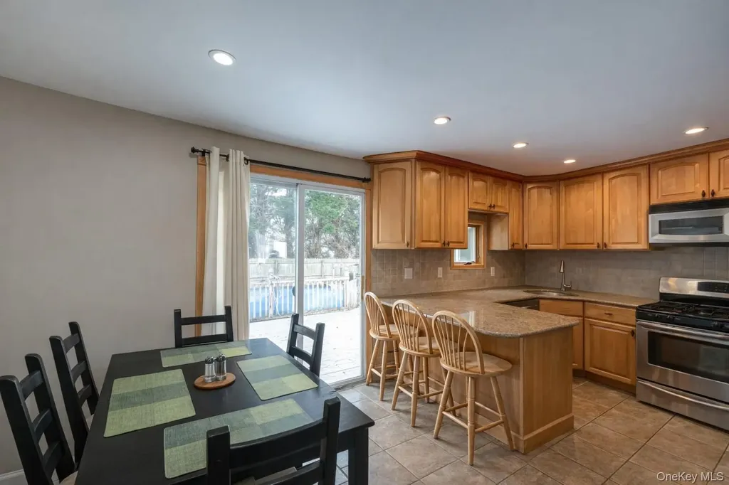 14 Willoughby Place West Islip NY 11795