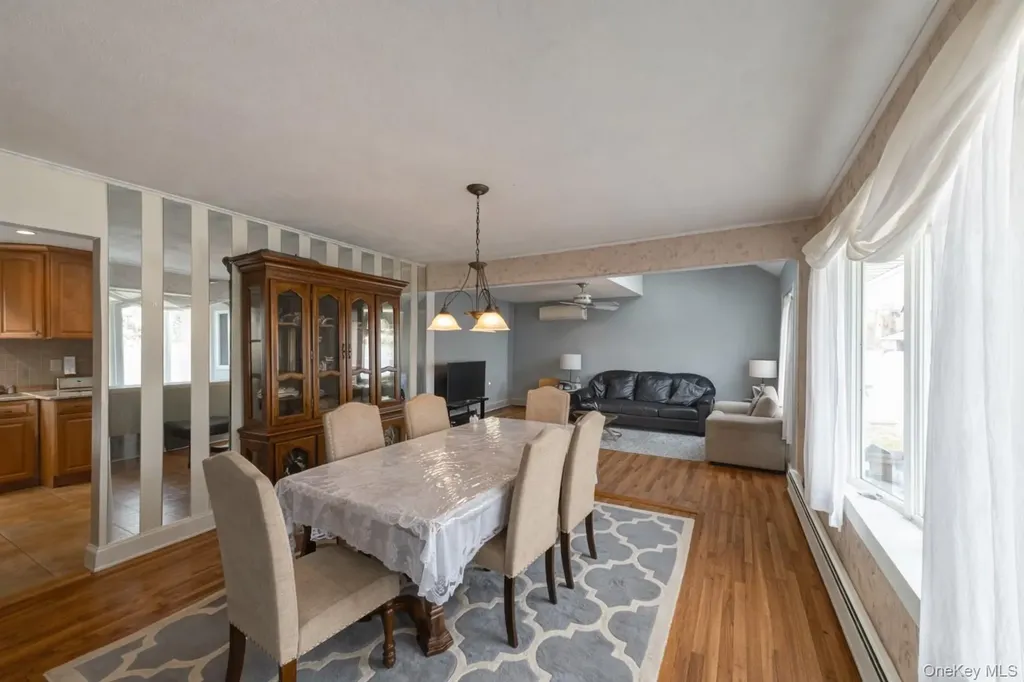 14 Willoughby Place West Islip NY 11795