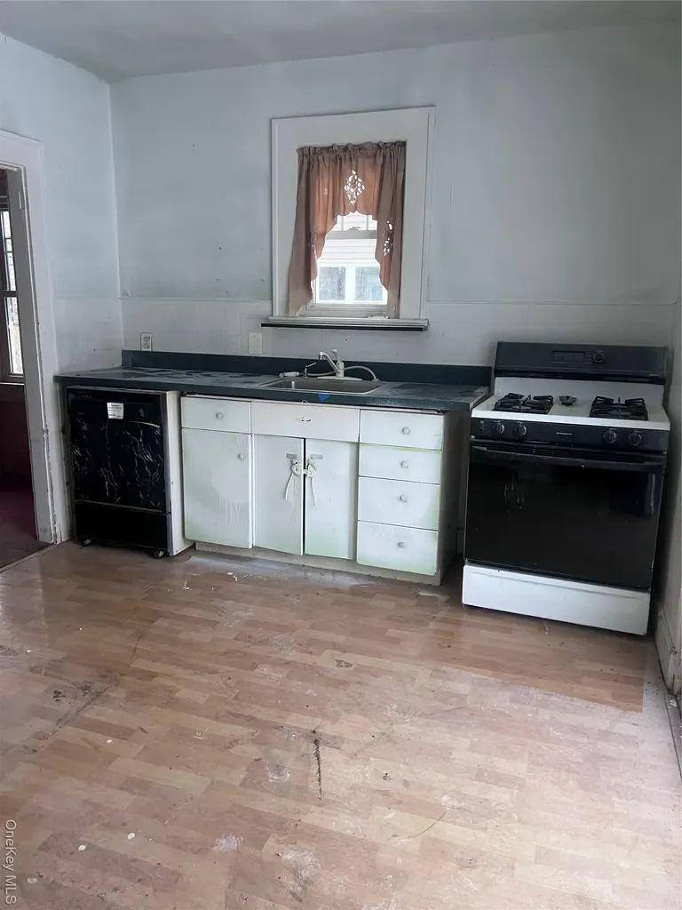 311 Park Avenue Freeport NY 11520