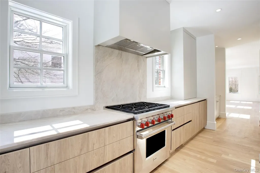 409 Abbey Road Manhasset NY 11030