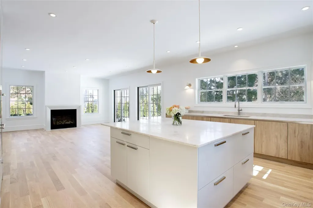 409 Abbey Road Manhasset NY 11030