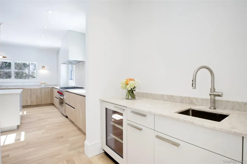 409 Abbey Road Manhasset NY 11030