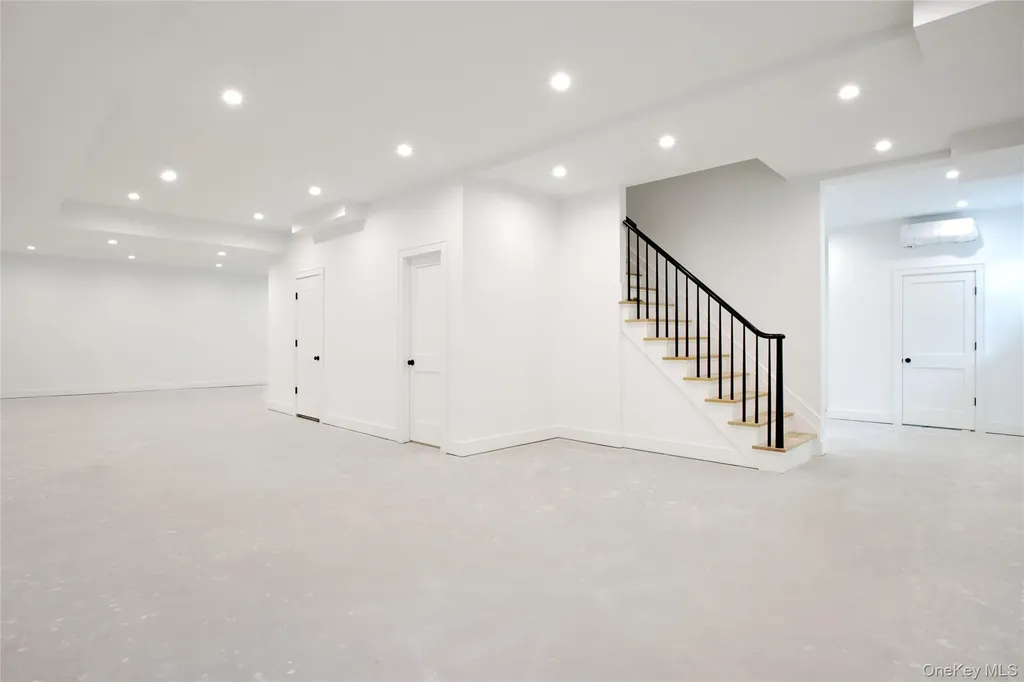 409 Abbey Road Manhasset NY 11030