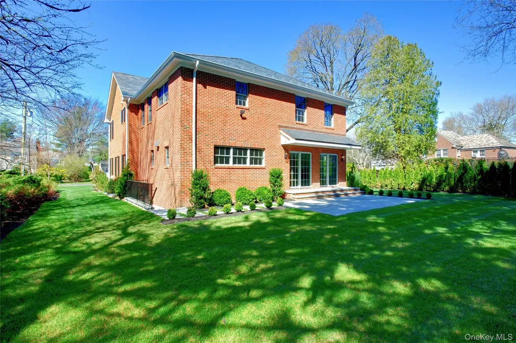 409 Abbey Road Manhasset NY 11030