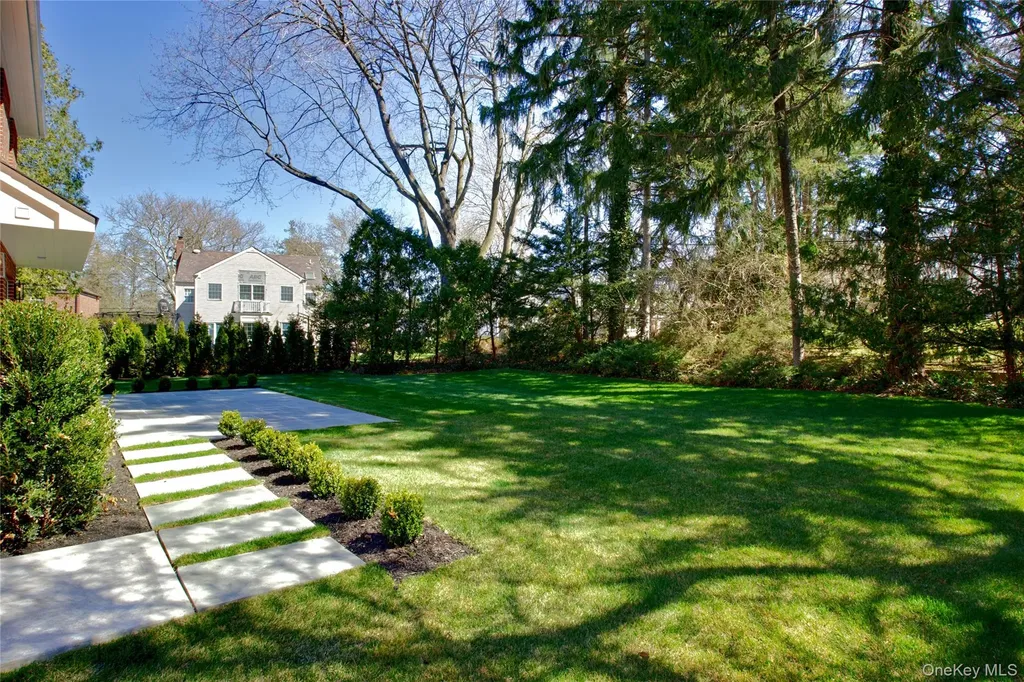 409 Abbey Road Manhasset NY 11030