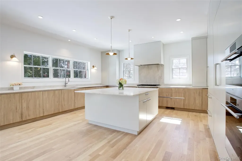 409 Abbey Road Manhasset NY 11030