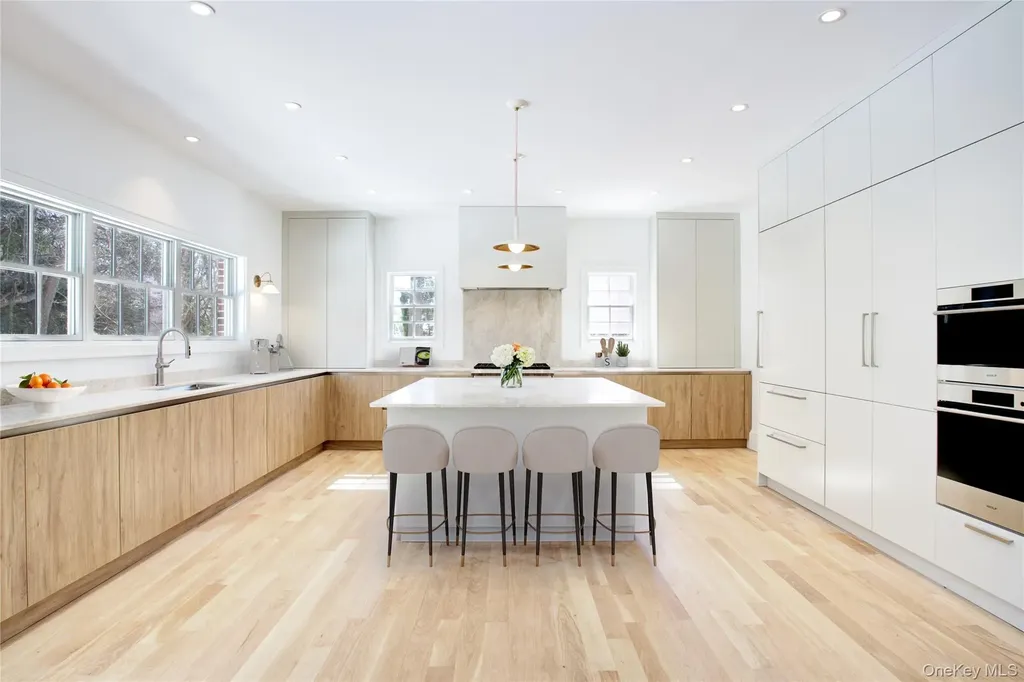 409 Abbey Road Manhasset NY 11030