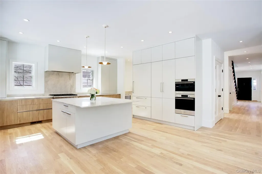 409 Abbey Road Manhasset NY 11030