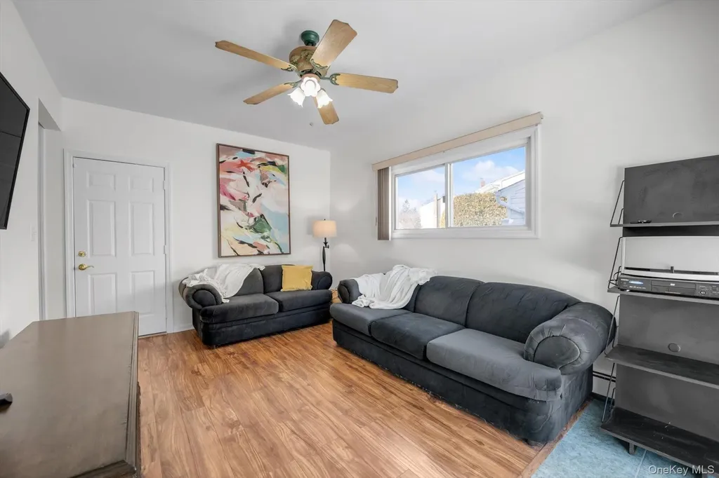 381 Robyn Place East Meadow NY 11554