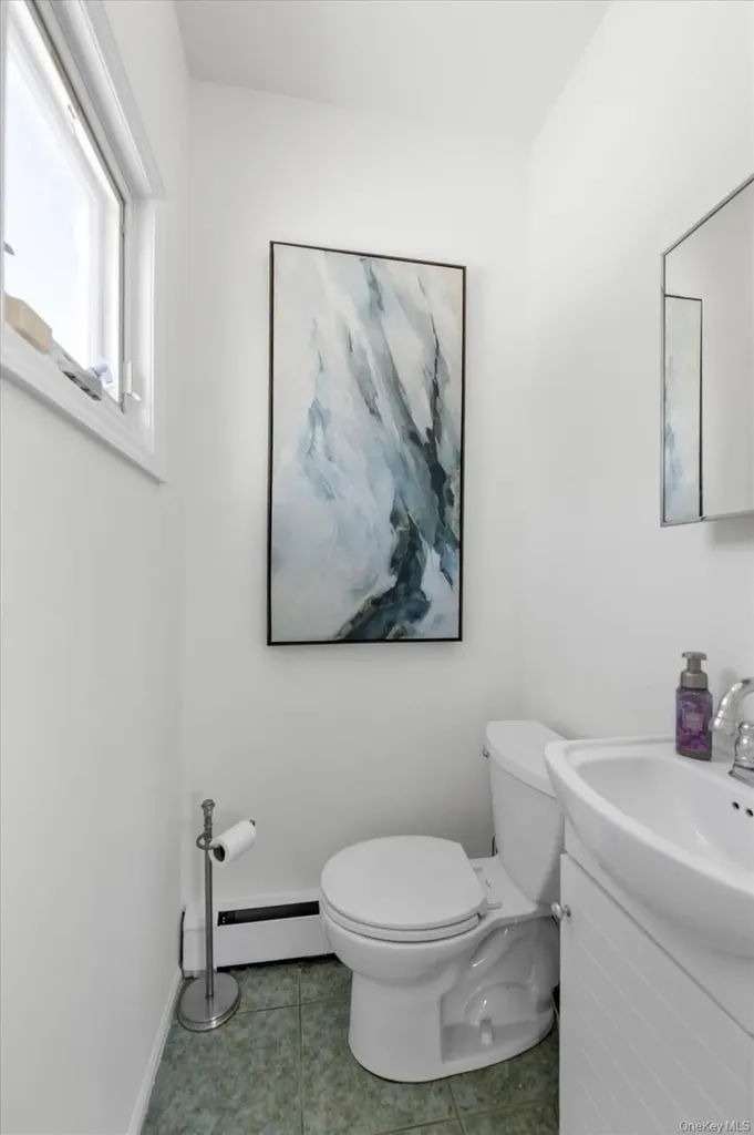 381 Robyn Place East Meadow NY 11554
