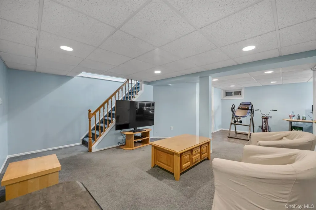 381 Robyn Place East Meadow NY 11554