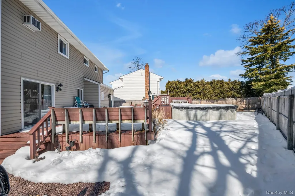 381 Robyn Place East Meadow NY 11554