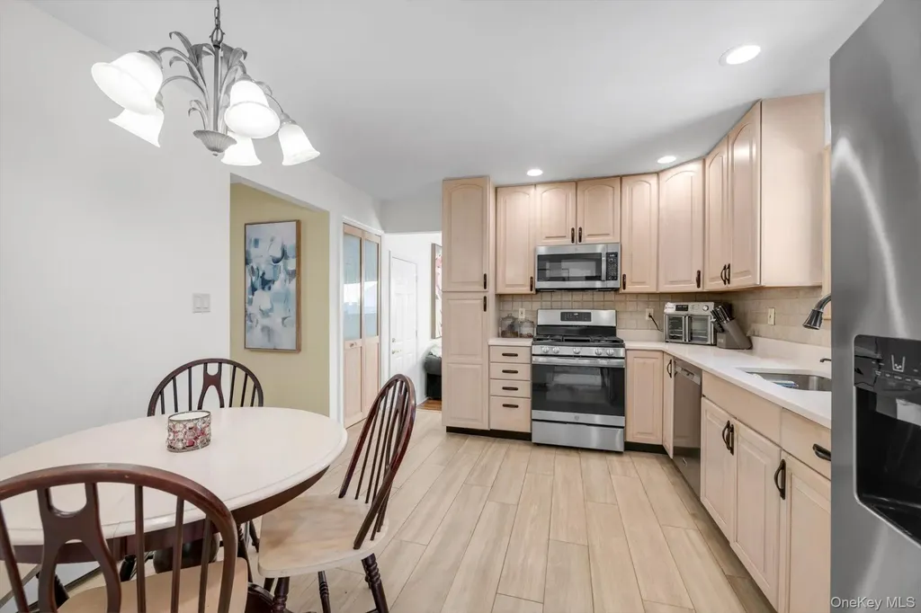 381 Robyn Place East Meadow NY 11554