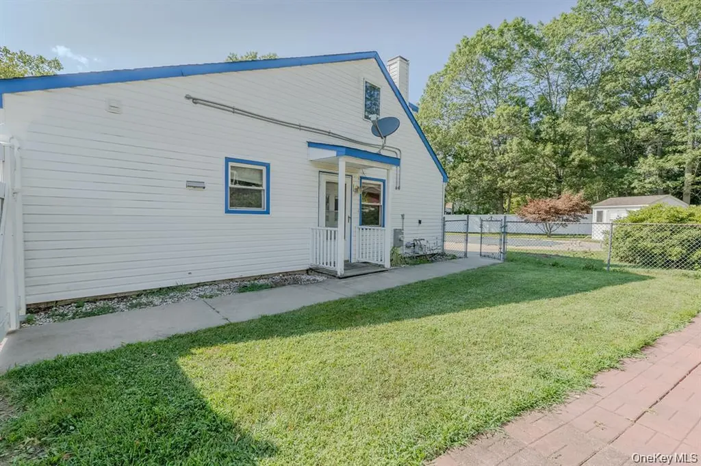 21 Mount Snow Lane Coram NY 11727