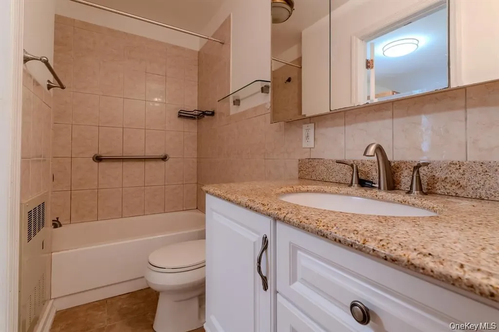21 Mount Snow Lane Coram NY 11727