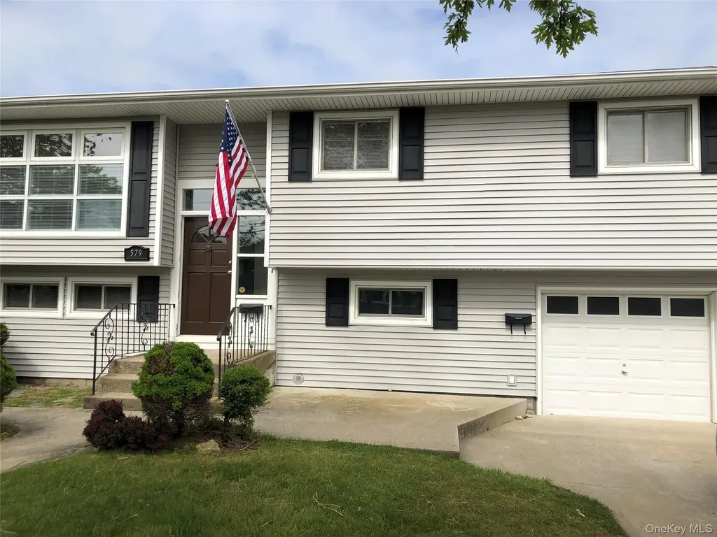 579 Fire Island Avenue Babylon NY 11702