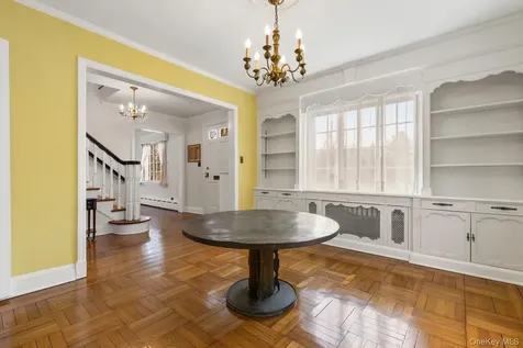 686 Forest Avenue Larchmont NY 10538