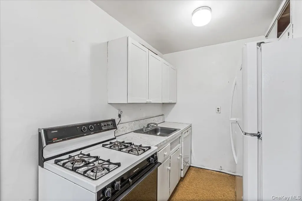 58-33 246th Crescent Douglaston NY 11362