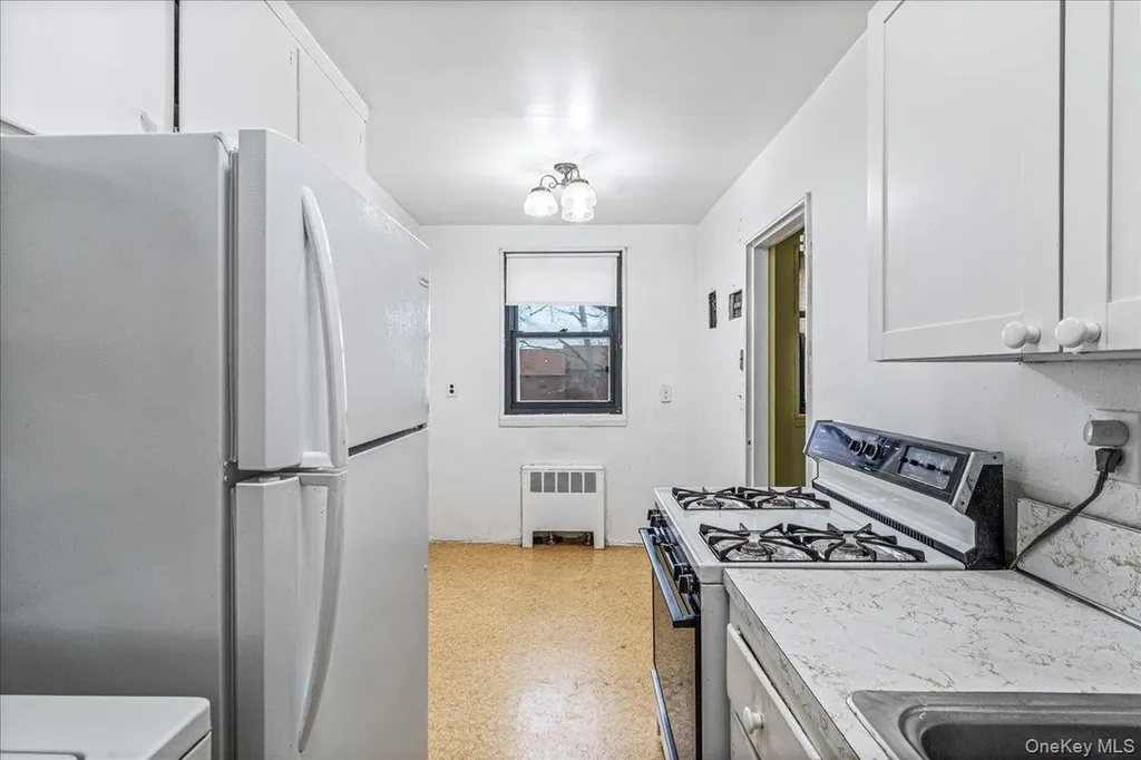 58-33 246th Crescent Douglaston NY 11362