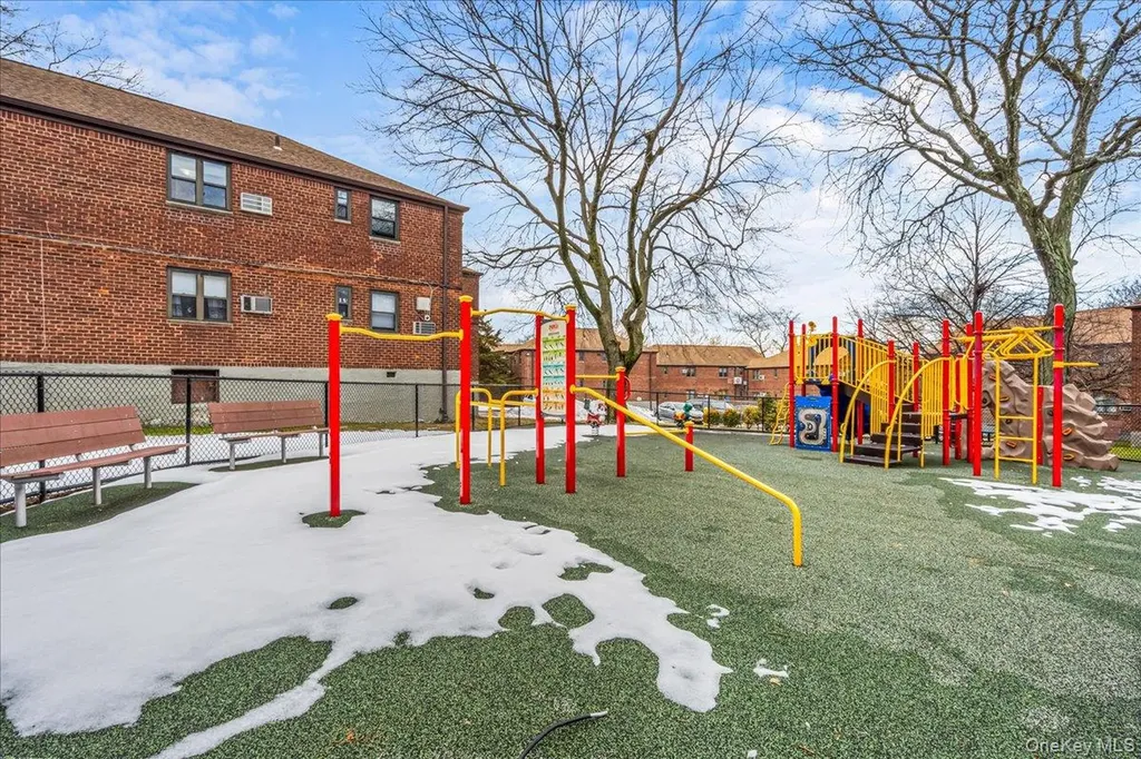 58-33 246th Crescent Douglaston NY 11362