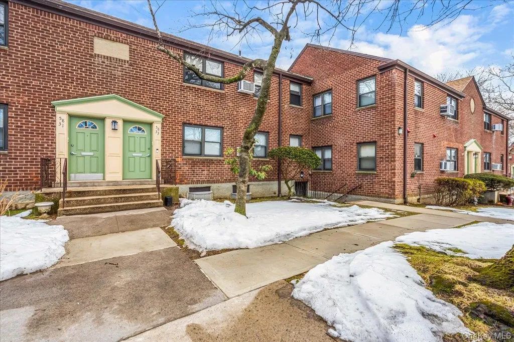 58-33 246th Crescent Douglaston NY 11362