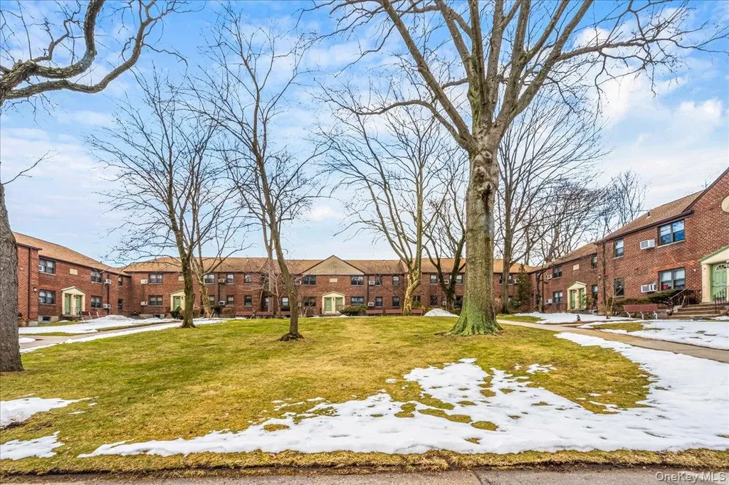 58-33 246th Crescent Douglaston NY 11362