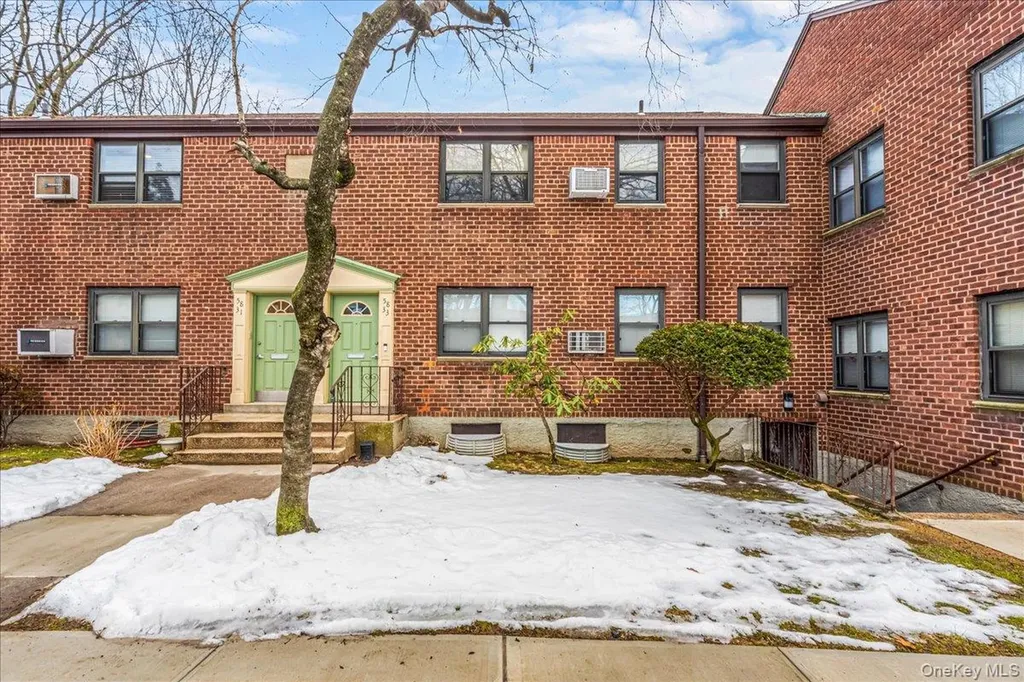 58-33 246th Crescent Douglaston NY 11362
