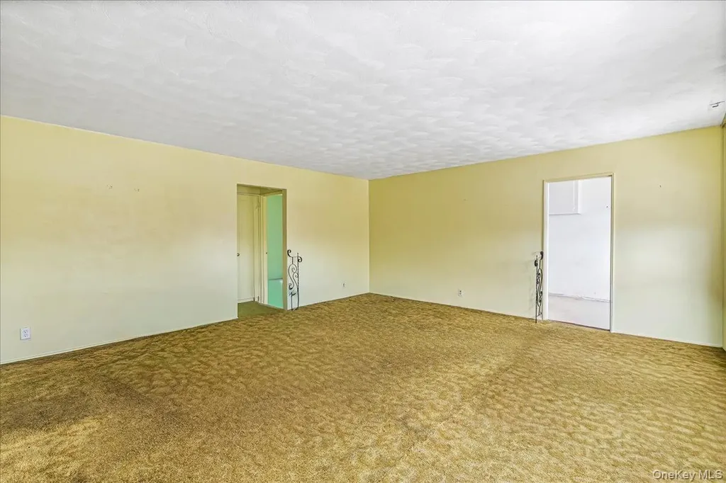 58-33 246th Crescent Douglaston NY 11362