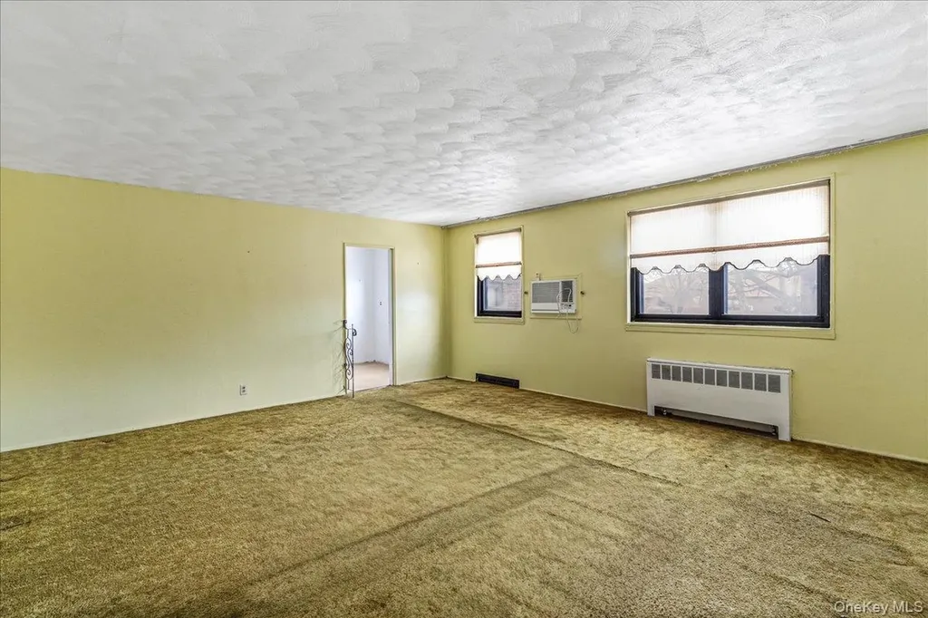 58-33 246th Crescent Douglaston NY 11362