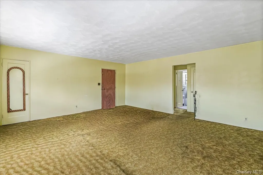 58-33 246th Crescent Douglaston NY 11362