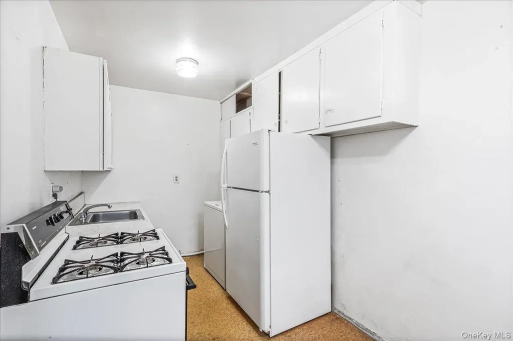 58-33 246th Crescent Douglaston NY 11362