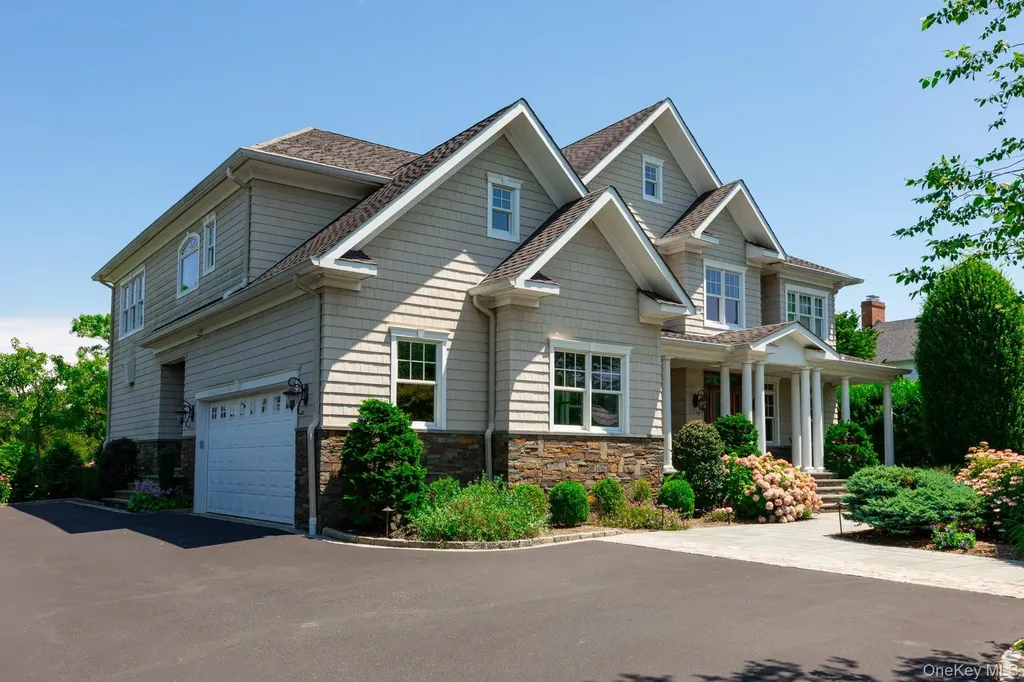 147 Eaton Lane West Islip NY 11795